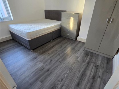 Room in a Shared House, Alms Hill Road, M8