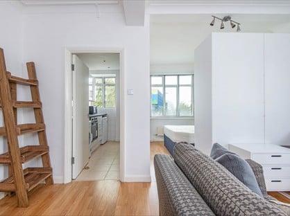 Studio Flat, Warren Court, NW1