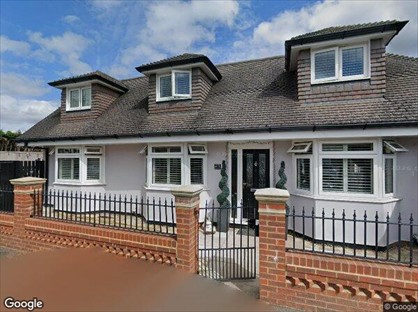 Studio Flat, Byron Close, KT12