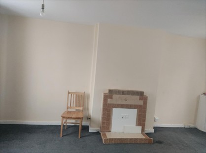 4 Bed Semi-Detached House, Heathway, UB2