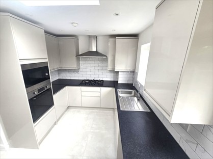 3 Bed Terraced House, Harwood Avenue, RM11
