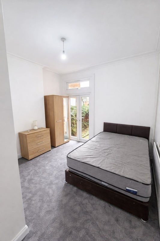 1 Bed Flat, Cabanel Place, SE11, N1 7GU
