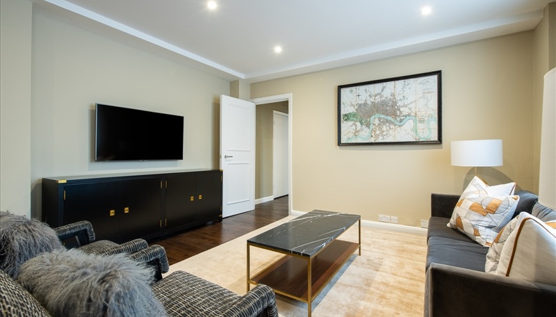 Additional image 4 of 3 Bed Flat, Hill St, W1J, N1 7GU