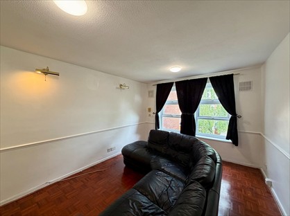 1 Bed Maisonette, Lupin Close, UB7
