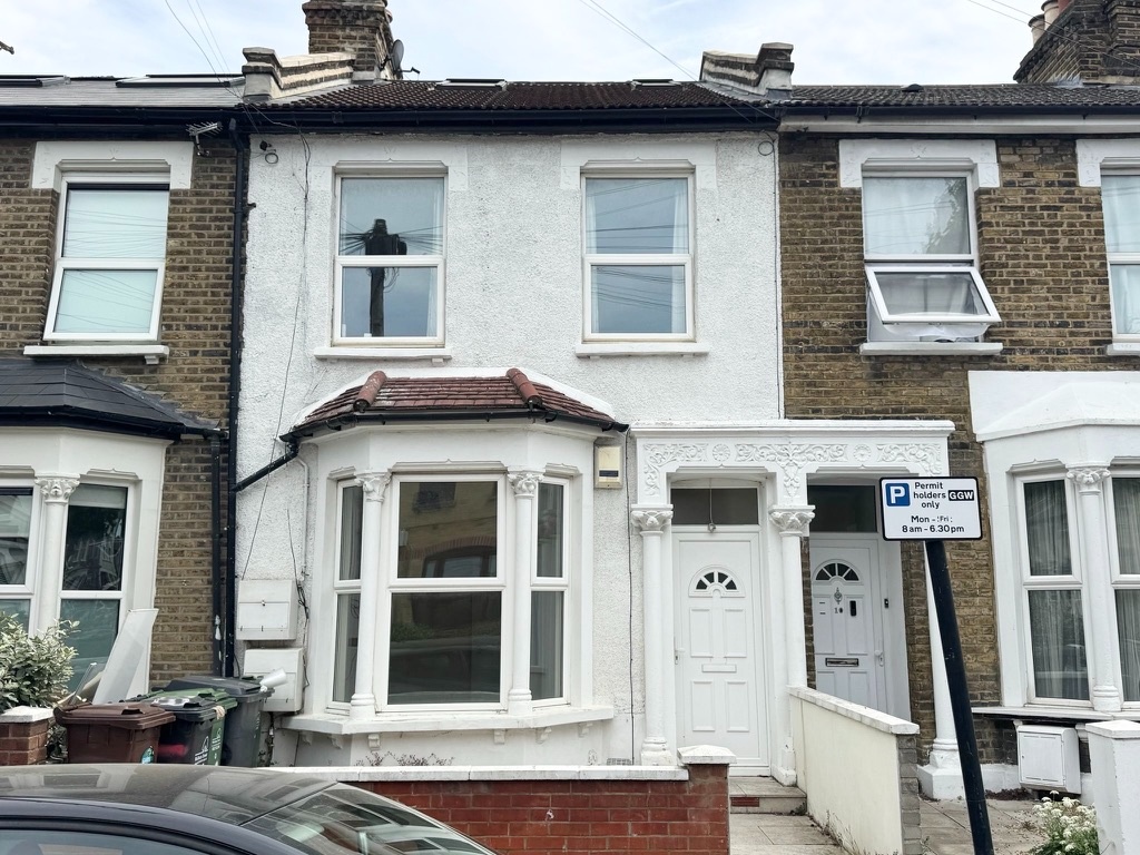London - 2 Bed Maisonette, Buckland Road, E10 - To Rent Now for £1,995. ...