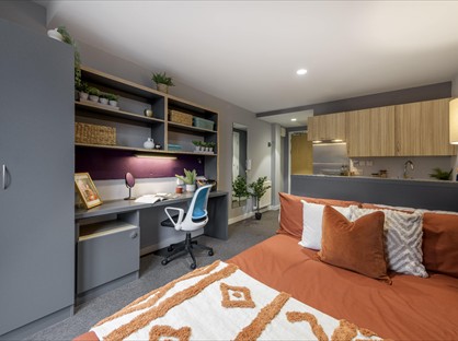 Studio Flat, St. James Road, G4