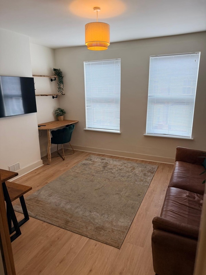 2 Bed Flat, Norfolk Road, RG30 photo 3