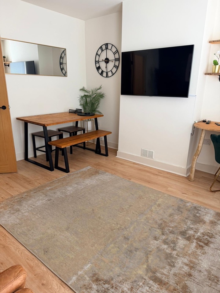 2 Bed Flat, Norfolk Road, RG30 photo 4