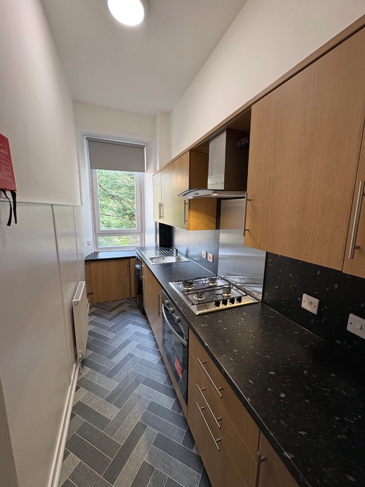 3 Bed Flat, Elie St, G11 photo 2
