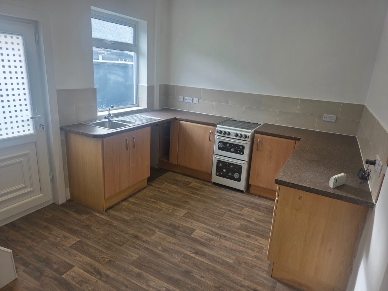 2 Bed Terraced House, Pilkington Road, M26 – photo 3