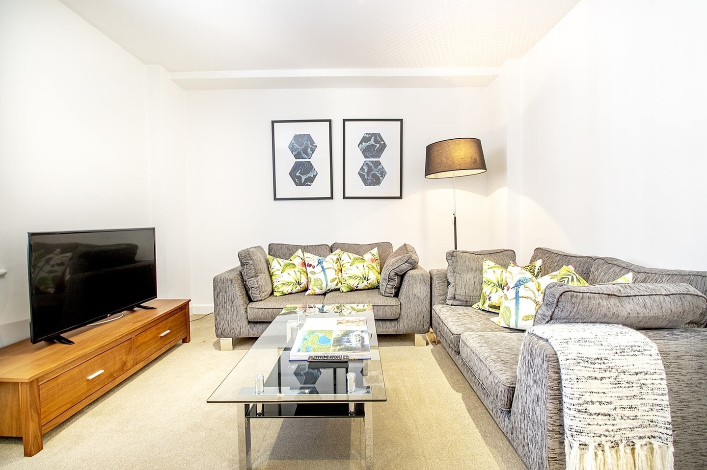 1 Bed Flat, Hill St, W1J, N1 7GU