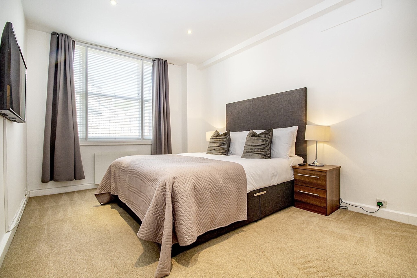 Additional image 3 of 1 Bed Flat, Hill St, W1J, N1 7GU