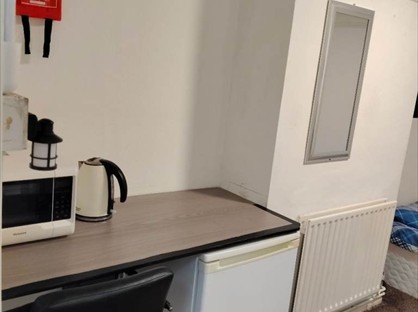 Studio Flat, Stanwell Road, TW14