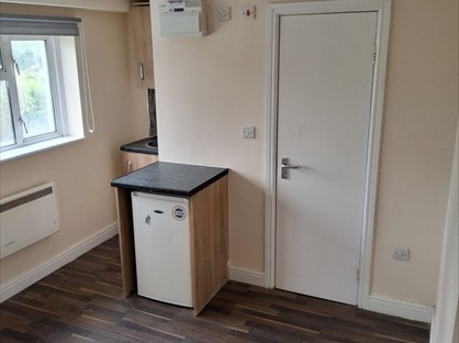 Studio Flat, The Alders, TW13