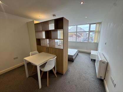 Studio Flat, Empire House, DN1