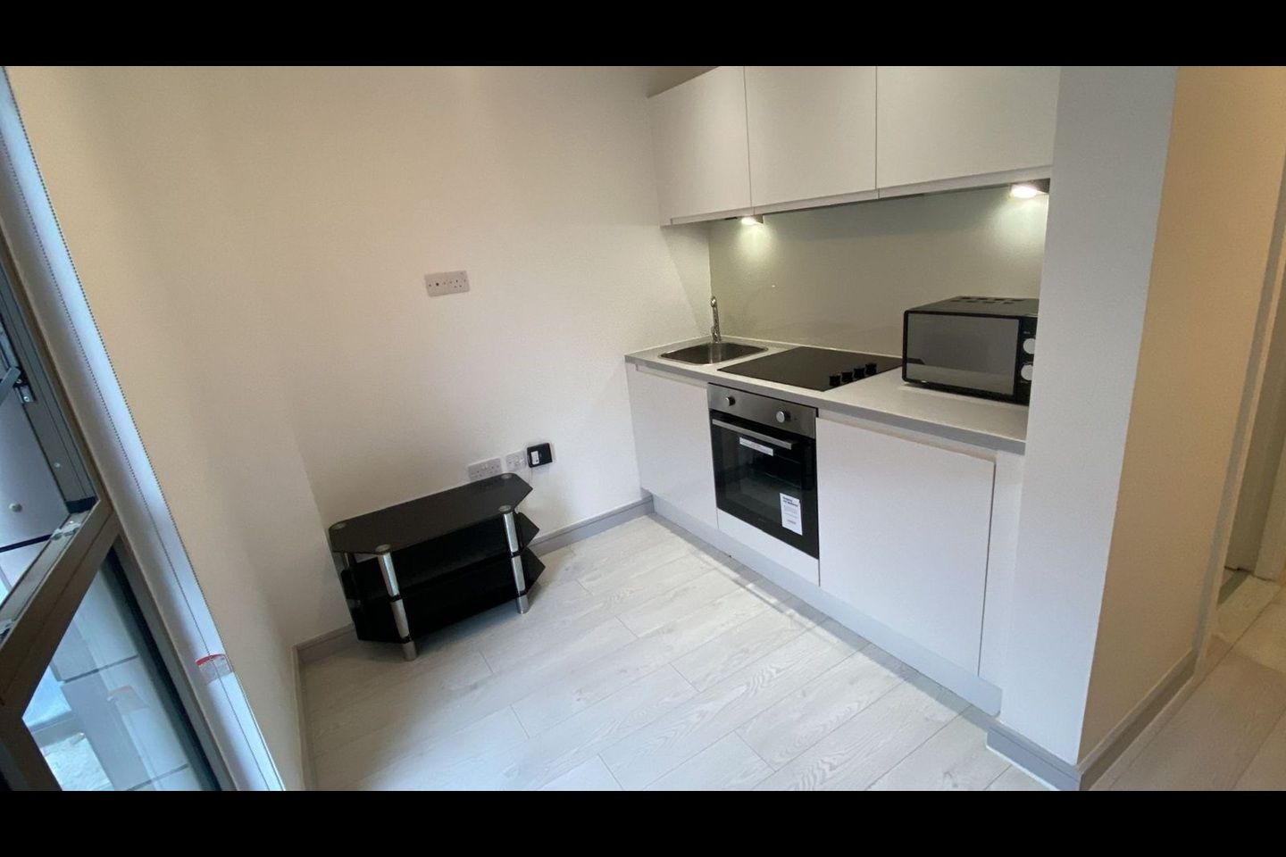 Studio Flat, Parr St, L1