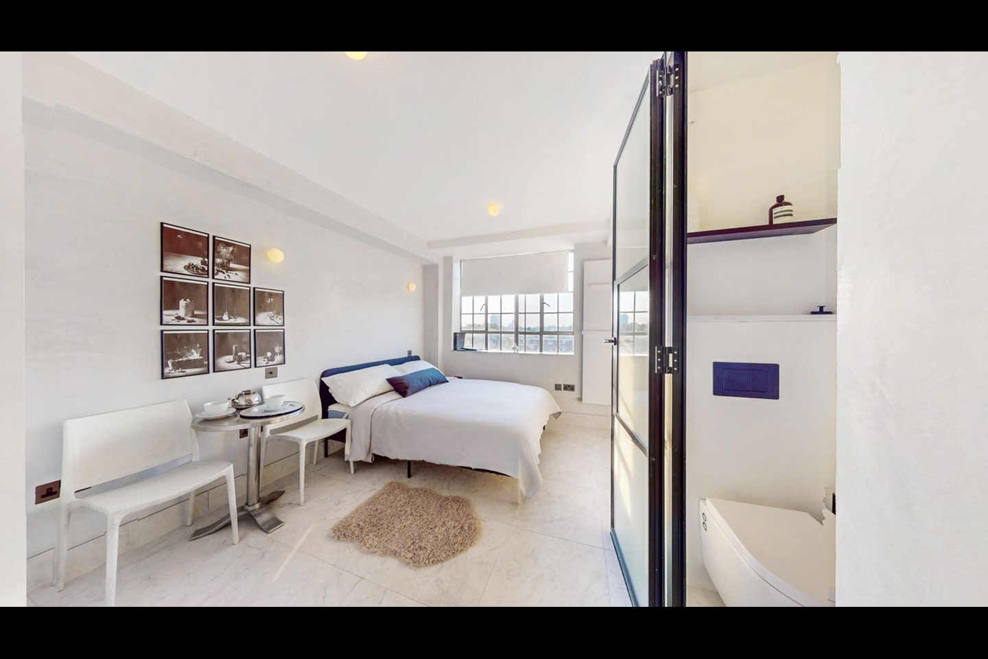 Studio Flat, Chelsea Cloisters, SW3 photo 2