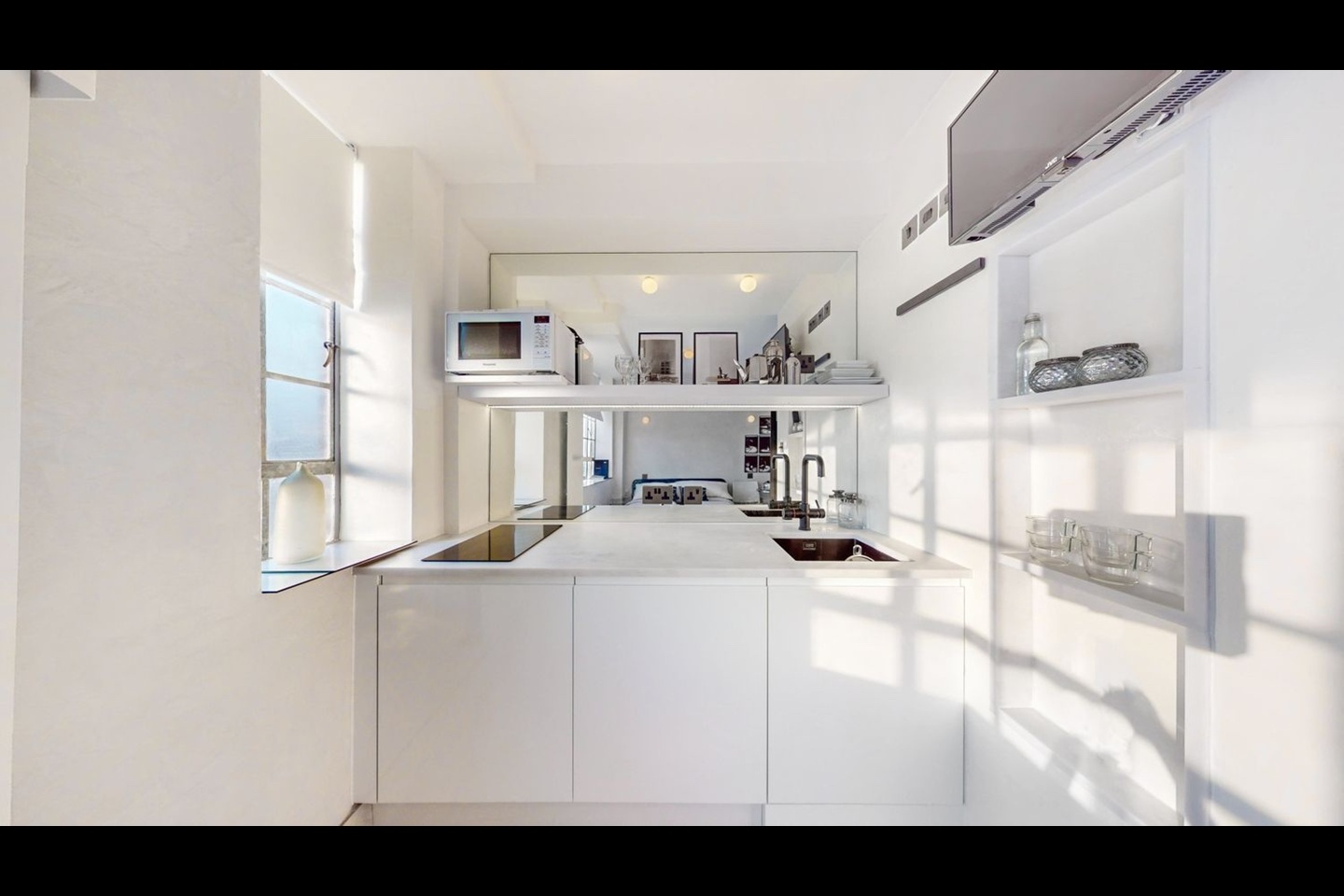 Studio Flat, Chelsea Cloisters, SW3 photo 4