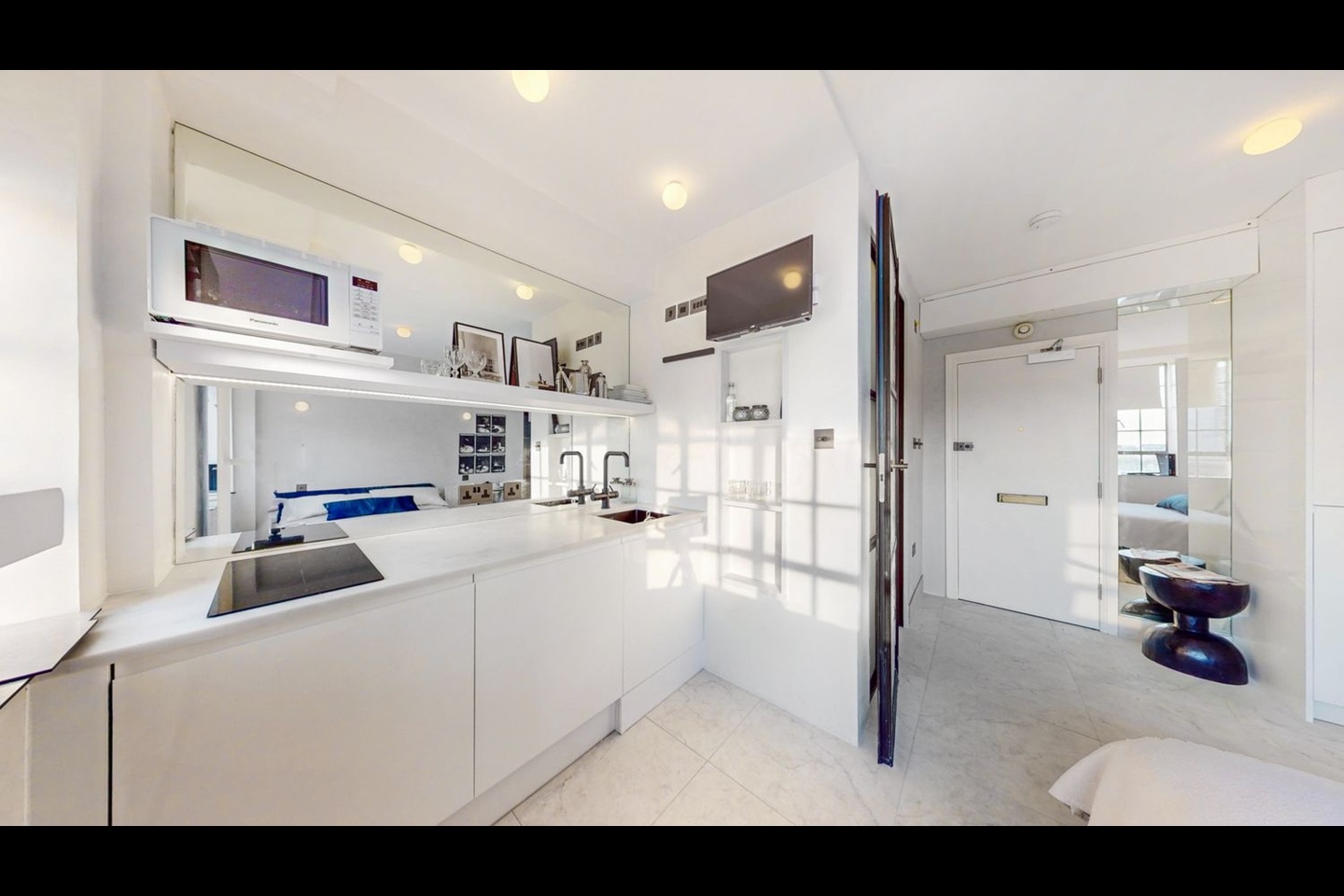 Studio Flat, Chelsea Cloisters, SW3 photo 5