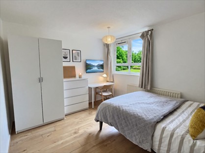 Room in a Shared Flat, Keevil Drive, SW19