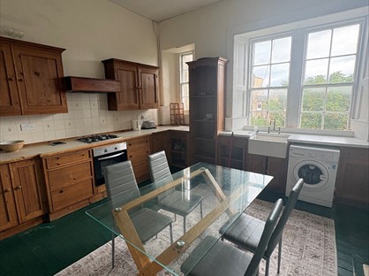 6 Bed Flat, Edinburgh, EH8