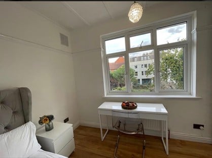 Room in a Shared House, Woodside, SW19