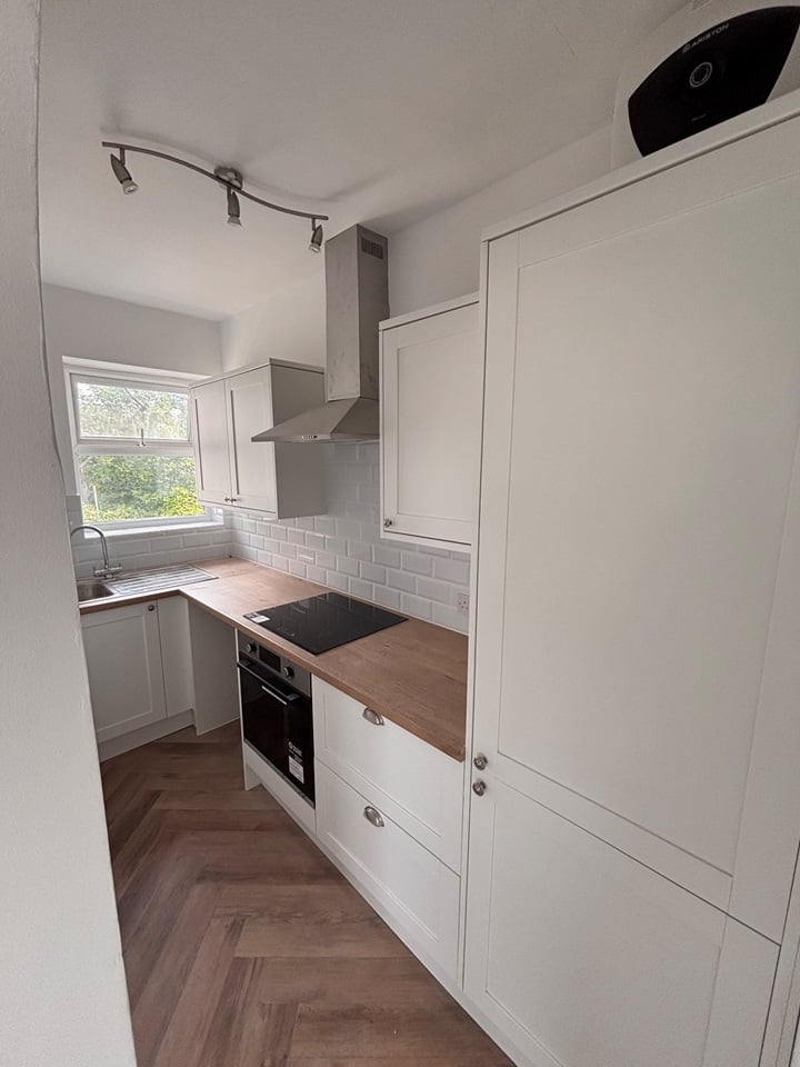 1 Bed Flat, Lion Court, CF24
