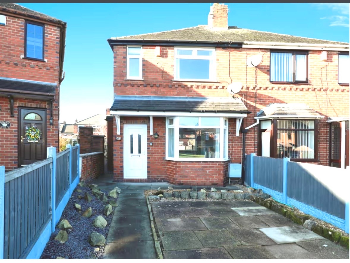 2 Bed Semi-Detached House, Whieldon Crescent, ST4