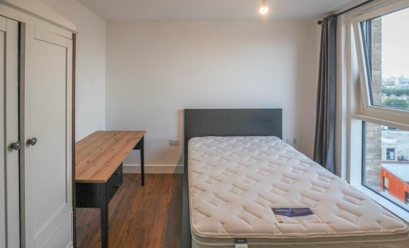 2 Bed Flat, Oslo Tower, SE8 photo 3