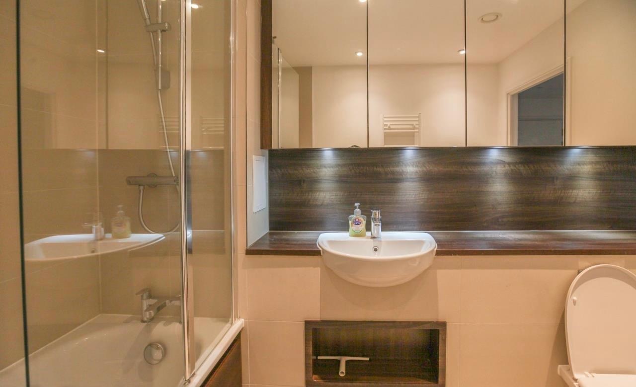 2 Bed Flat, Oslo Tower, SE8 photo 5
