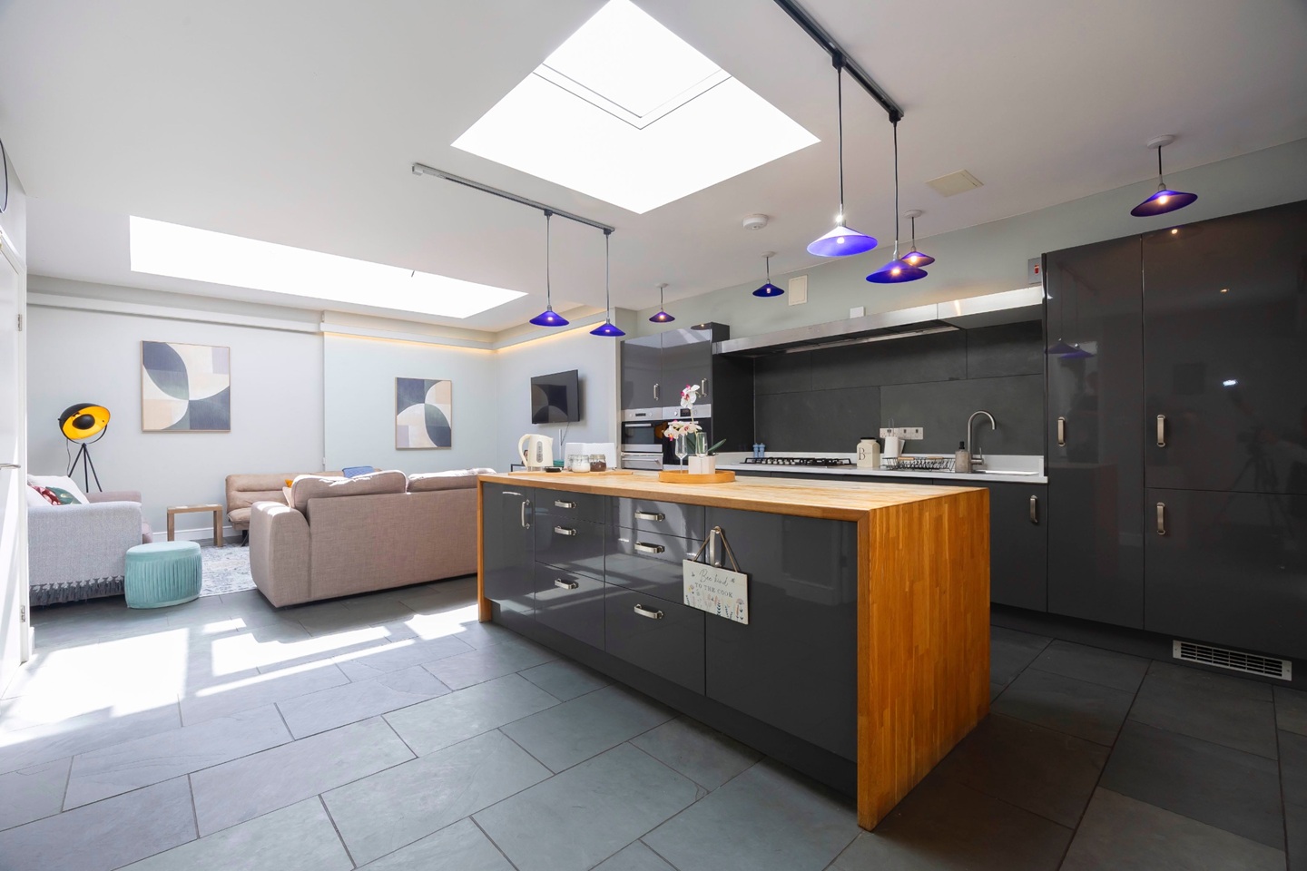 3 Bed Semi-Detached House, Bakehouse Lane, GL50