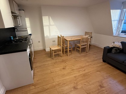 2 Bed Flat, High St, EN8
