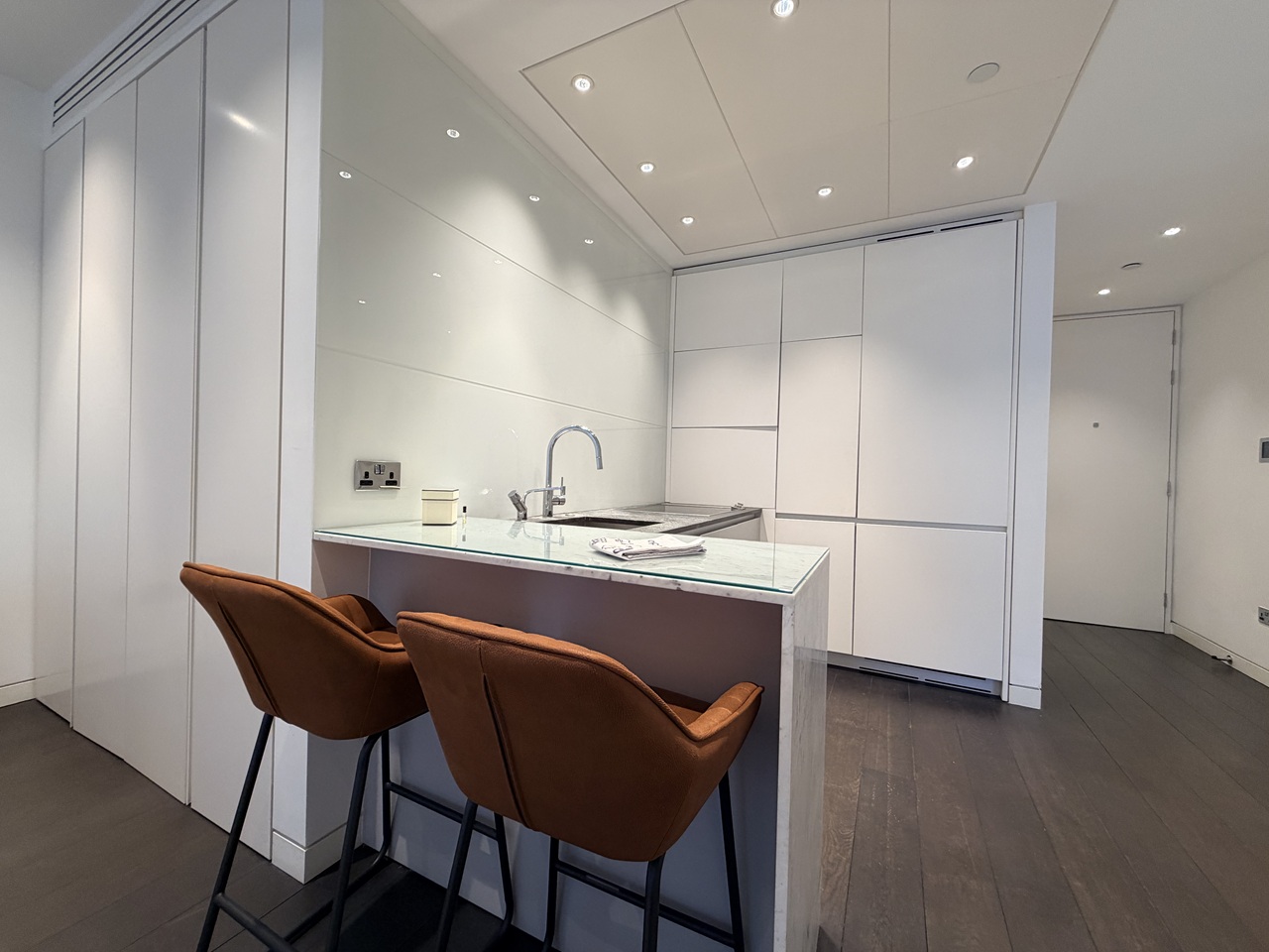 1 Bed Flat, Riverwalk, SW1P, N1 7GU photo 3