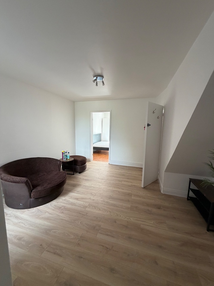 1 Bed Flat, Norfolk Road, RG30 photo 4