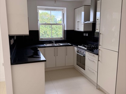 2 Bed Flat, Oakbraes, GU7