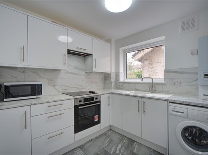 1 Bed Flat, Lilliput Court, SE12