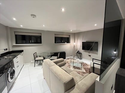 1 Bed Flat, Park Square East, LS1