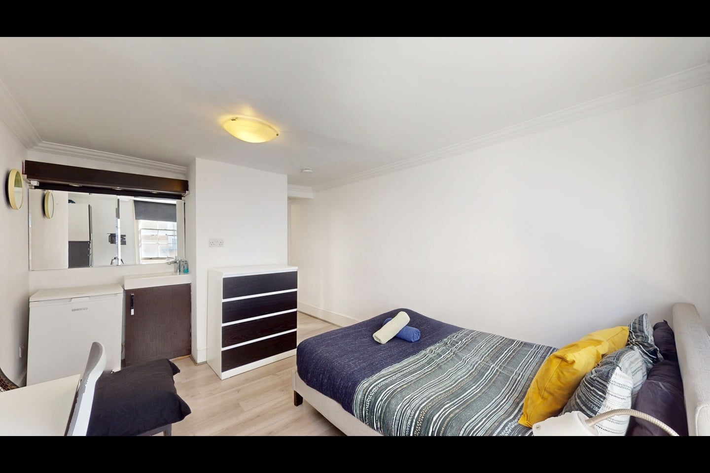Room in a Shared Flat, Charring Cross Prime Location, WC2N, N1 7GU