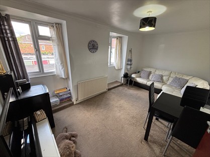 2 Bed Maisonette, Hilliers Avenue, UB8