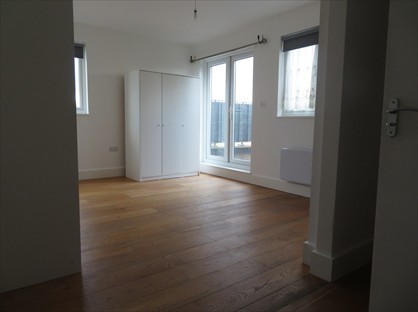 Room in a Shared Flat, North St, RM1