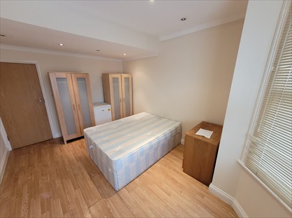 Room in a Shared Flat, Larch Road, NW2