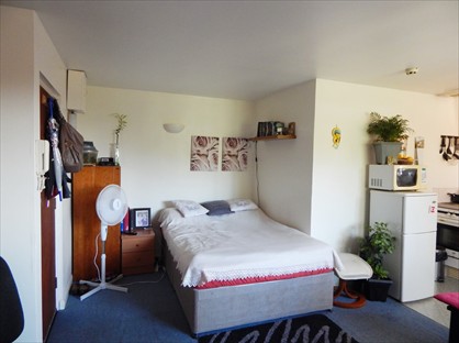 Studio Flat, Ravensbury Court, SM4