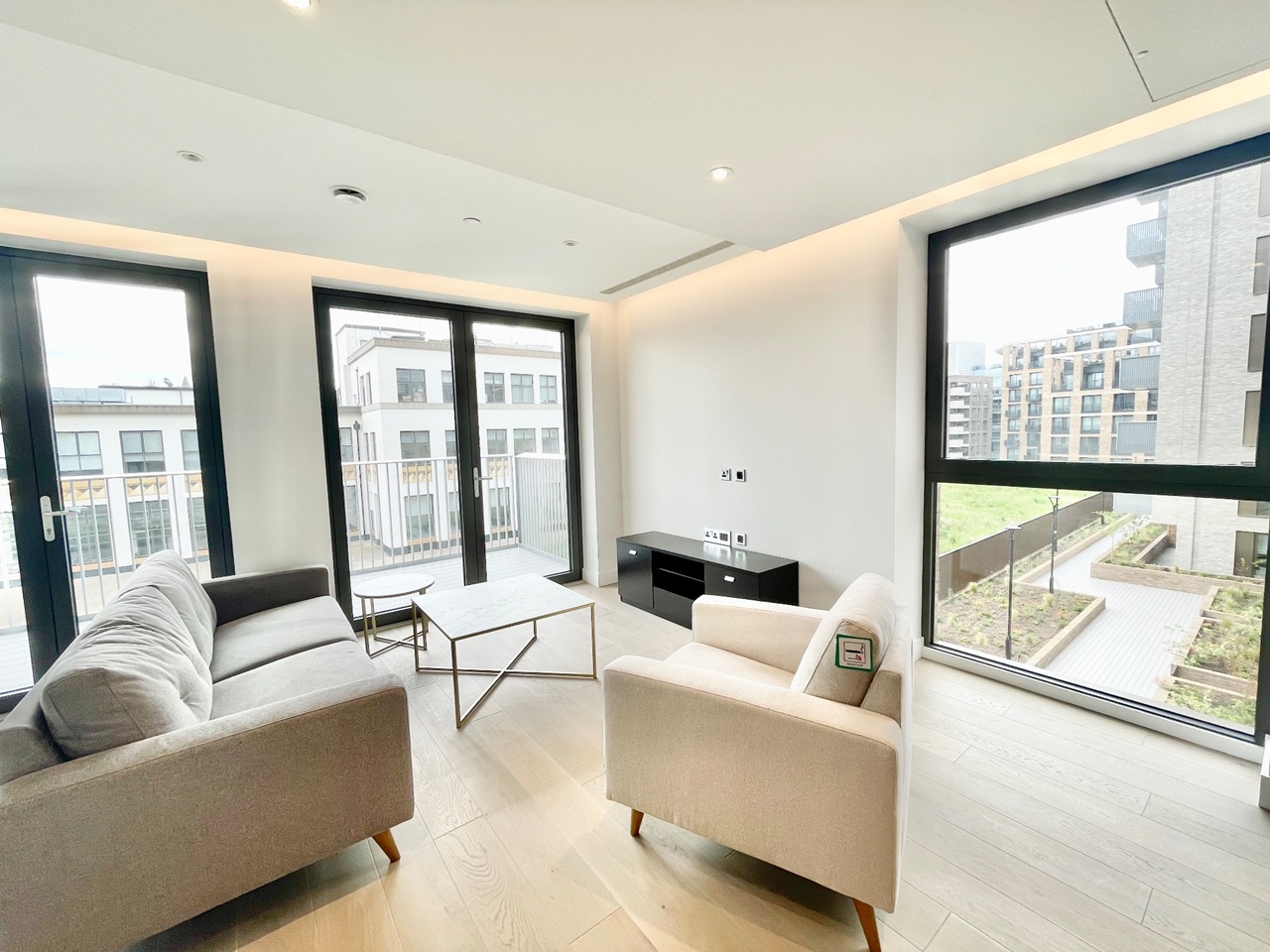 2 Bed Flat, Opus House, WC1X, N1 7GU photo 3