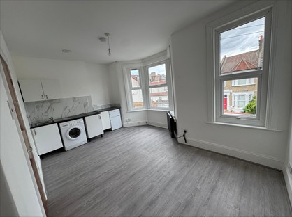 Studio Flat, Cranleigh Road, N15