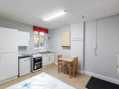 Studio Flat, Rickmansworth Road, WD18
