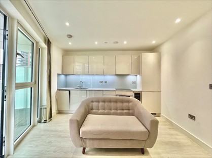 Studio Flat, Brent House, SW8