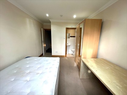 Room in a Shared House, Robinson Road, SW17