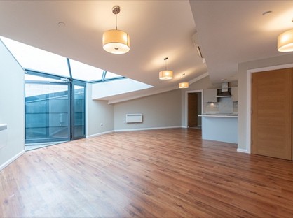 3 Bed Flat, Mann Island, L3