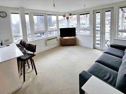 2 Bed Flat, St. Giles Court, BS1