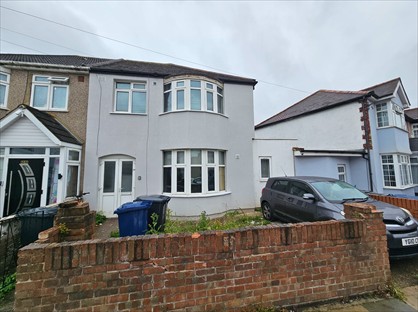 Studio Flat, Scotts Road, UB2